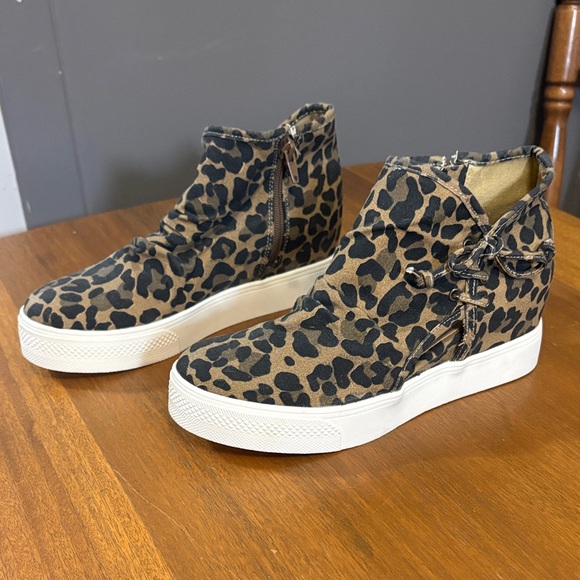 Very G Shoes - Very G Leopard Print Women's High-Top Sneakers